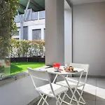 Maraini By Quokka 360 - Strategically Located Near Station Апартаменты *