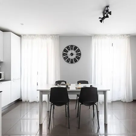 Maraini By Quokka 360 - Strategic Location Near Station Апартаменти